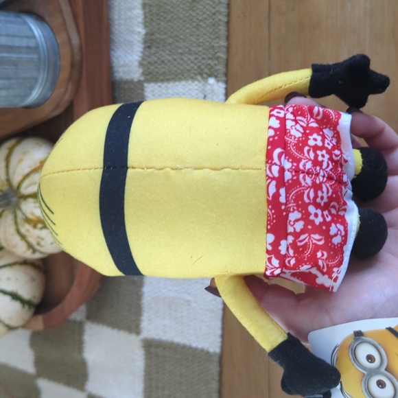 NWT Minon Stuffed Animal - Picture 2 of 7